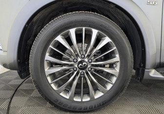 Подержанный автомобиль Infiniti QX80 2018 года (12 фото)