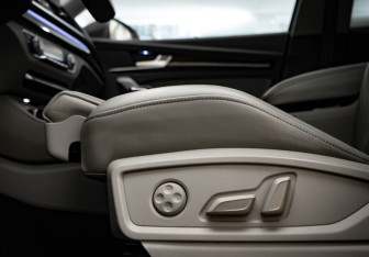Подержанный автомобиль Audi Q5 2021 года (28 фото)