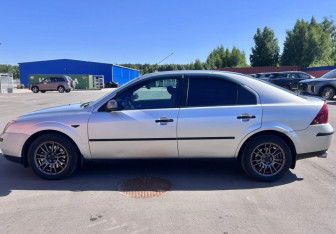 Подержанный автомобиль Ford Mondeo Liftback 2001 года (8 фото)