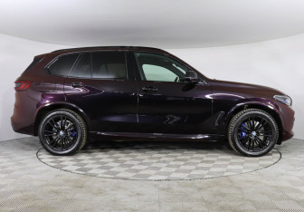 Подержанный автомобиль BMW X5 2020 года (6 фото)