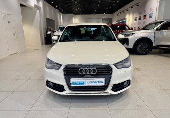 Подержанный автомобиль Audi A1 2011 года (2 фото)