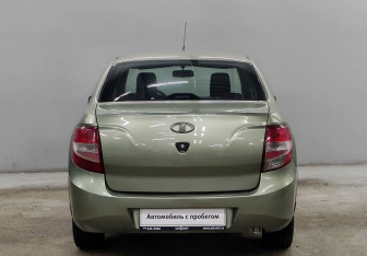 Подержанный автомобиль LADA (ВАЗ) Granta Sedan 2013 года (6 фото)