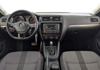 Подержанный автомобиль Volkswagen Jetta Sedan 2016 года (14 фото)