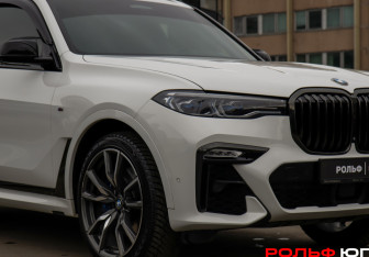Подержанный автомобиль BMW X7 2020 года (23 фото)