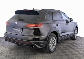 Подержанный автомобиль Volkswagen Touareg 2019 года (5 фото)