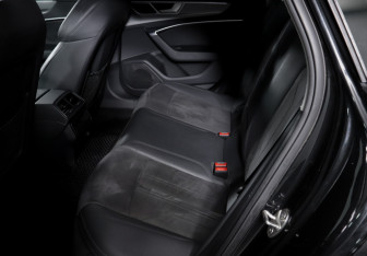 Подержанный автомобиль Audi A6 Sedan 2022 года (10 фото)