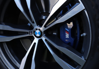 Подержанный автомобиль BMW X7 2021 года (25 фото)