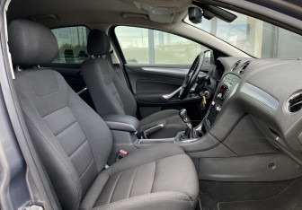 Подержанный автомобиль Ford Mondeo Sedan 2012 года (20 фото)