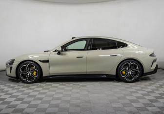 Подержанный автомобиль Xiaomi SU7 2024 года (11 фото)