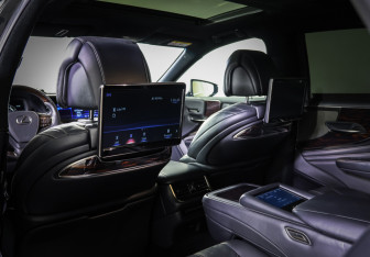 Подержанный автомобиль Lexus LS 2018 года (13 фото)