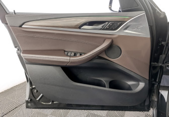 Подержанный автомобиль BMW X3 2019 года (19 фото)