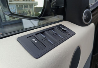 Подержанный автомобиль Land Rover Range Rover Sport 2015 года (21 фото)