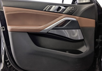 Подержанный автомобиль BMW X6 2020 года (19 фото)
