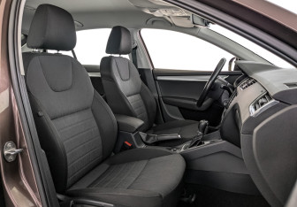 Подержанный автомобиль Skoda Octavia Liftback 2016 года (24 фото)