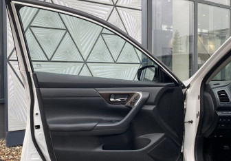 Подержанный автомобиль Nissan Teana 2015 года (17 фото)