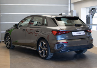 Подержанный автомобиль Audi A3 Hatchback 2021 года (6 фото)
