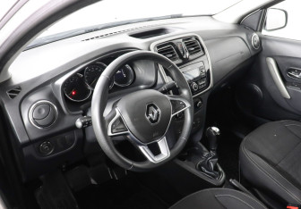 Подержанный автомобиль Renault Logan Sedan 2019 года (7 фото)