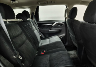 Подержанный автомобиль Mitsubishi Pajero Sport 2020 года (13 фото)