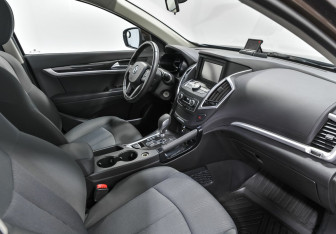 Подержанный автомобиль DongFeng AX7 2017 года (5 фото)