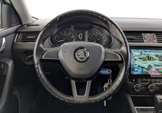 Подержанный автомобиль Skoda Octavia Liftback 2016 года (21 фото)