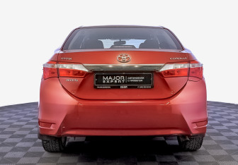 Подержанный автомобиль Toyota Corolla Sedan 2013 года (6 фото)