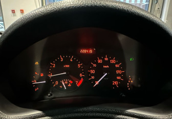 Подержанный автомобиль Peugeot 206 Hatchback 2002 года (18 фото)