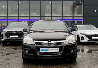Подержанный автомобиль Opel Astra Sedan 2012 года (2 фото)
