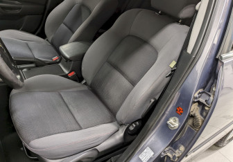 Подержанный автомобиль Mazda 3 Hatchback 2008 года (14 фото)