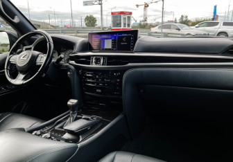Подержанный автомобиль Lexus LX 2020 года (9 фото)