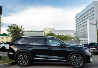 Подержанный автомобиль Geely Monjaro 2025 года (3 фото)