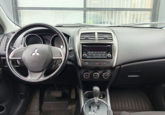 Подержанный автомобиль Mitsubishi ASX 2013 года (11 фото)