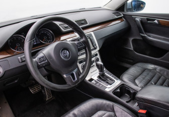 Подержанный автомобиль Volkswagen Passat Wagon 2013 года (9 фото)