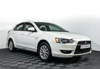 Подержанный автомобиль Mitsubishi Lancer Hatchback 2010 года (3 фото)
