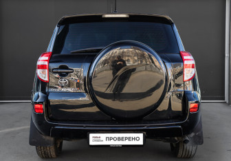 Подержанный автомобиль Toyota RAV4 2010 года (5 фото)