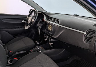 Подержанный автомобиль Kia Rio Hatchback 2021 года (12 фото)