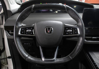 Подержанный автомобиль Changan UNI-K 2023 года (15 фото)