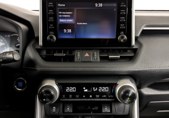 Подержанный автомобиль Toyota RAV4 2020 года (15 фото)