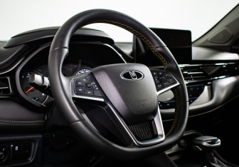 Подержанный автомобиль Москвич 3 2023 года (16 фото)