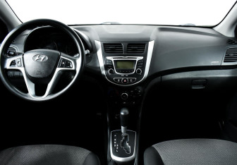 Подержанный автомобиль Hyundai Solaris Hatchback 2013 года (7 фото)