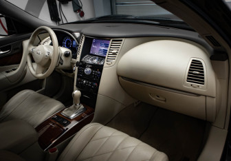 Подержанный автомобиль Infiniti FX 2013 года (28 фото)