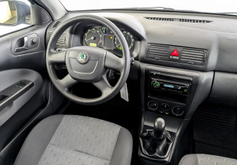 Подержанный автомобиль Skoda Octavia Liftback 2010 года (26 фото)