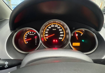 Подержанный автомобиль Honda Jazz 2008 года (11 фото)