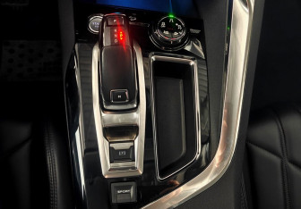Подержанный автомобиль Peugeot 3008 2017 года (16 фото)