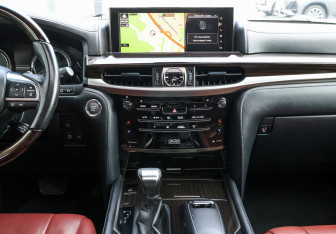 Подержанный автомобиль Lexus LX 2017 года (16 фото)