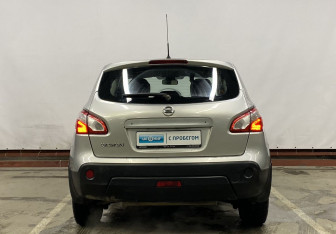Подержанный автомобиль Nissan Qashqai 2012 года (6 фото)