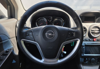 Подержанный автомобиль Opel Antara 2010 года (12 фото)