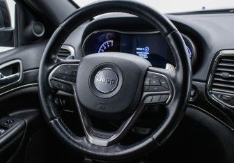 Подержанный автомобиль Jeep Grand Cherokee 2021 года (15 фото)