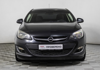Подержанный автомобиль Opel Astra Sedan 2013 года (2 фото)