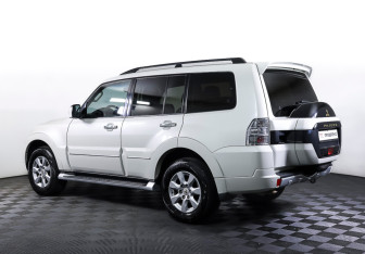 Подержанный автомобиль Mitsubishi Pajero 2021 года (7 фото)