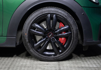 Подержанный автомобиль MINI Hatch 2021 года (26 фото)